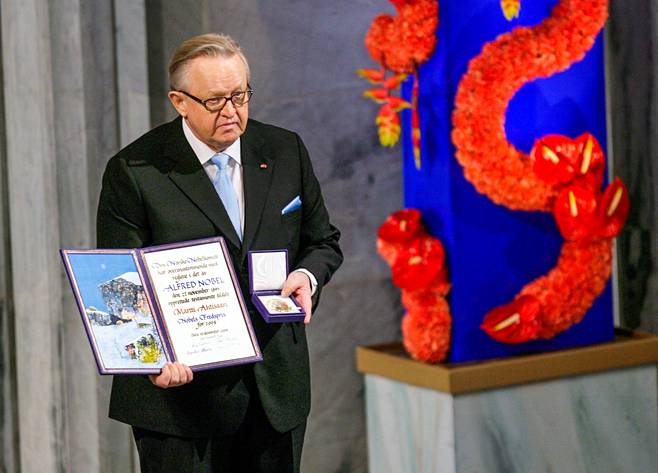 Martti Ahtisaari otti vastaan Nobelin rauhanpalkinnon joulukuussa 2008 Oslossa.